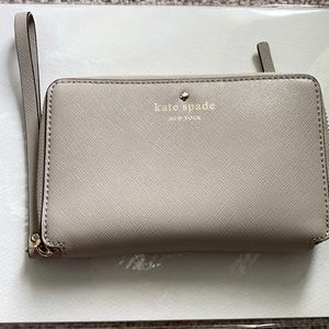 Super cute Kate Spade wristlet excellent condition